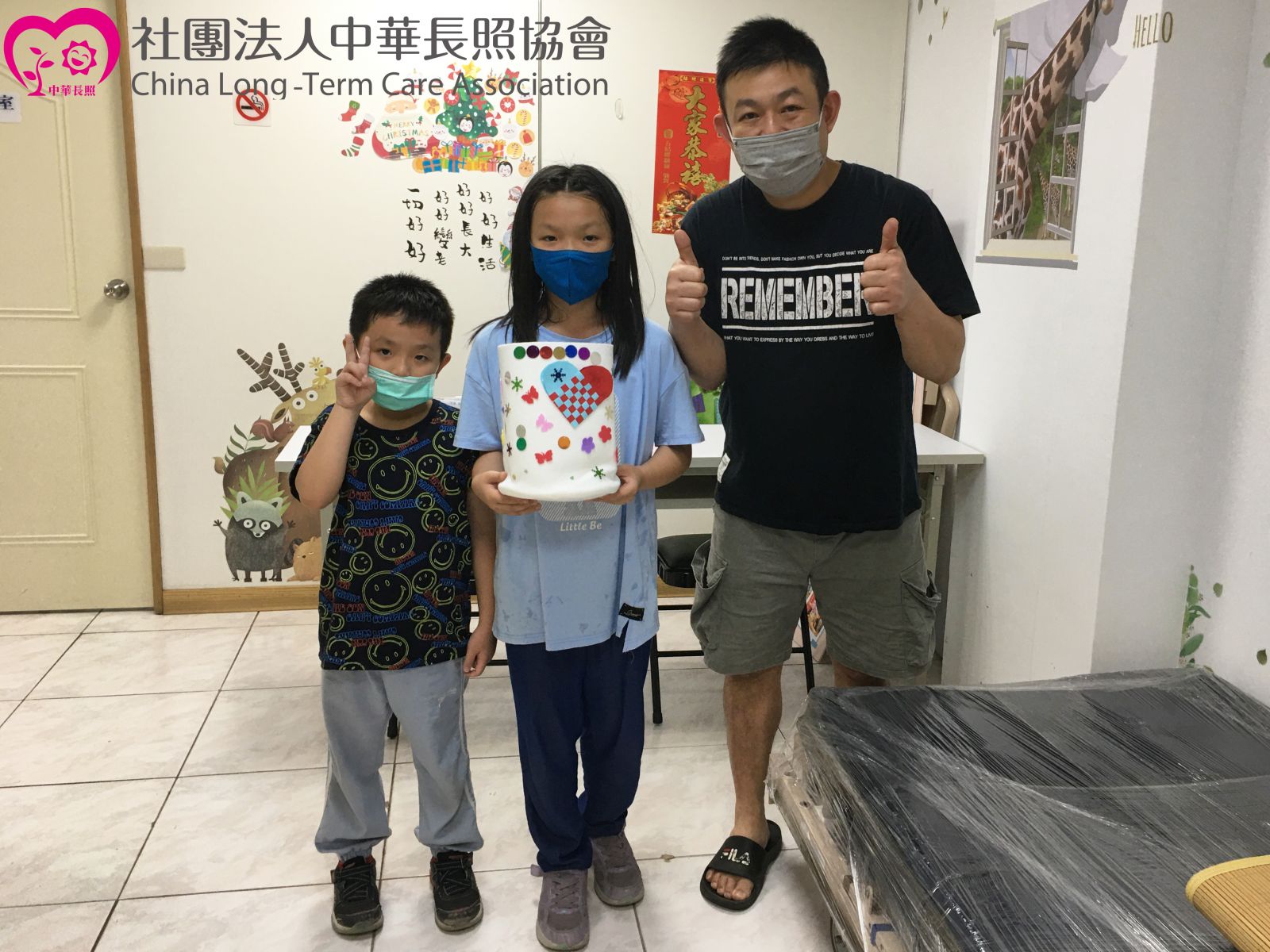 中華長照協會 當我們幼在一起 偏鄉弱勢兒童快樂陪伴公益計畫 愛意盈溢的母親節,將禮物獻給最愛的家人 服務花絮3 中華長照協會 當我們幼在一起 偏鄉弱勢兒童快樂陪伴公益計畫 愛意盈溢的母親節,將禮物獻給最愛的家人 服務花絮3