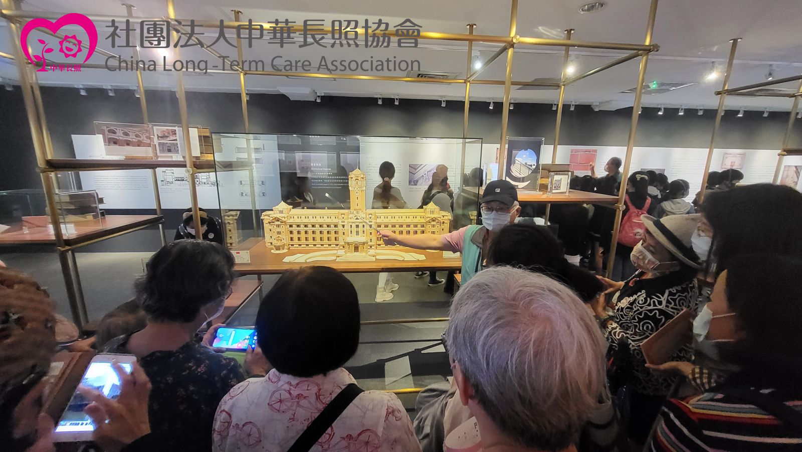 中華長照協會 獨老出遊 總統府文化古蹟導覽 服務花絮1 中華長照協會 獨老出遊 總統府文化古蹟導覽 服務花絮1