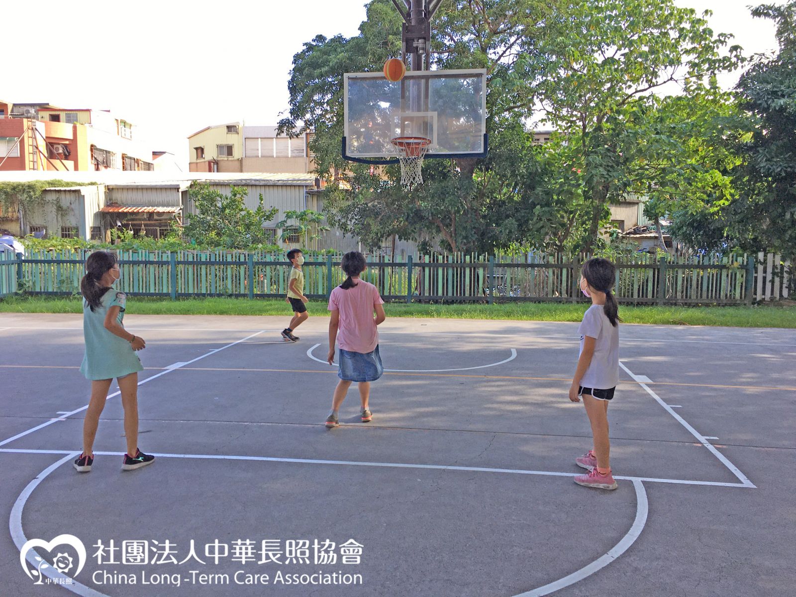 中華長照協會 當我們幼在一起 偏鄉弱勢兒童快樂陪伴公益計畫 帶領孩子一起成為小園丁 培養責任心 服務花絮1 中華長照協會 當我們幼在一起 偏鄉弱勢兒童快樂陪伴公益計畫 帶領孩子一起成為小園丁 培養責任心 服務花絮1