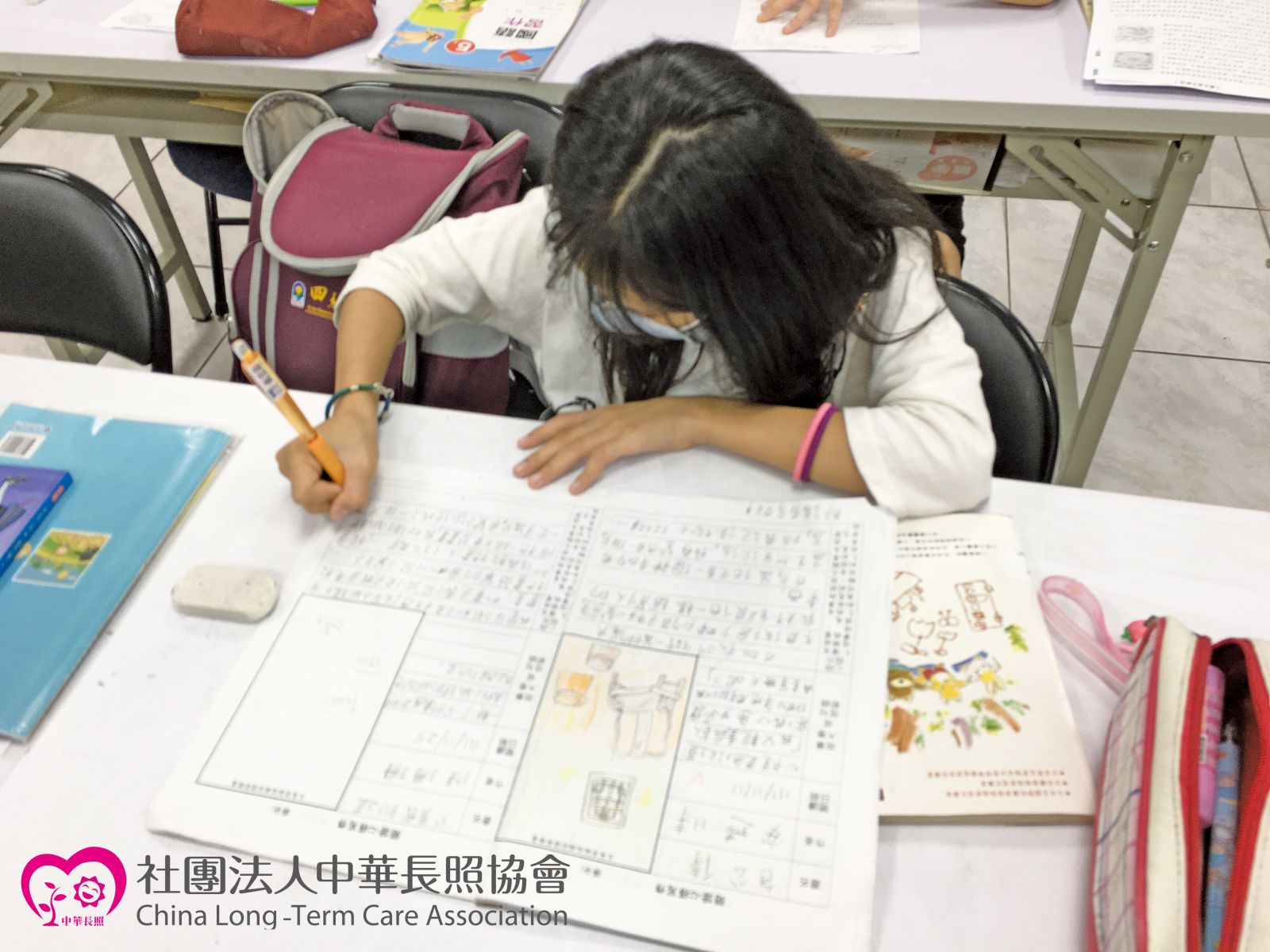 中華長照協會 當我們幼在一起 偏鄉弱勢兒童快樂陪伴公益計畫 走入偏鄉,為弱勢兒少提供教育資源 服務花絮3 中華長照協會 當我們幼在一起 偏鄉弱勢兒童快樂陪伴公益計畫 走入偏鄉,為弱勢兒少提供教育資源 服務花絮3