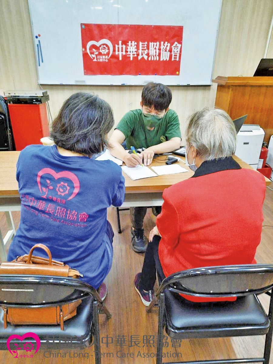 中華長照協會 關懷獨居失依老人照護計畫 獨居老人用藥諮詢服務 服務花絮 中華長照協會 關懷獨居失依老人照護計畫 獨居老人用藥諮詢服務 服務花絮